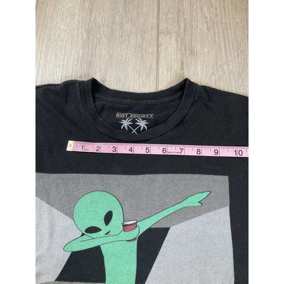 Riot Society Alien Dabbing UFO Black Graphic T-Shirt Size XL EUC FREE SHIPPING! - Picture 7 of 10